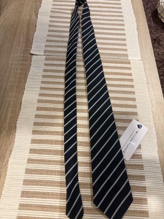 Markowy krawat w angielskim stylu.