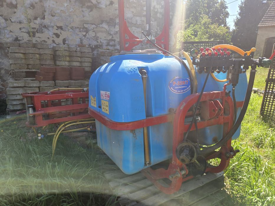 Opryskiwacz podwieszany 800 litrów