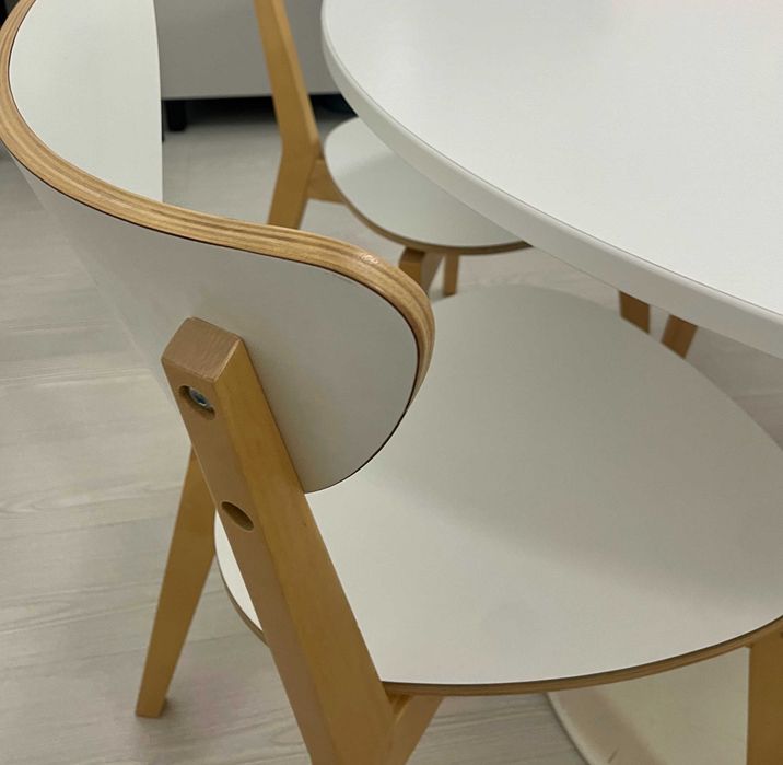 4 Cadeiras Brancas de Madeira