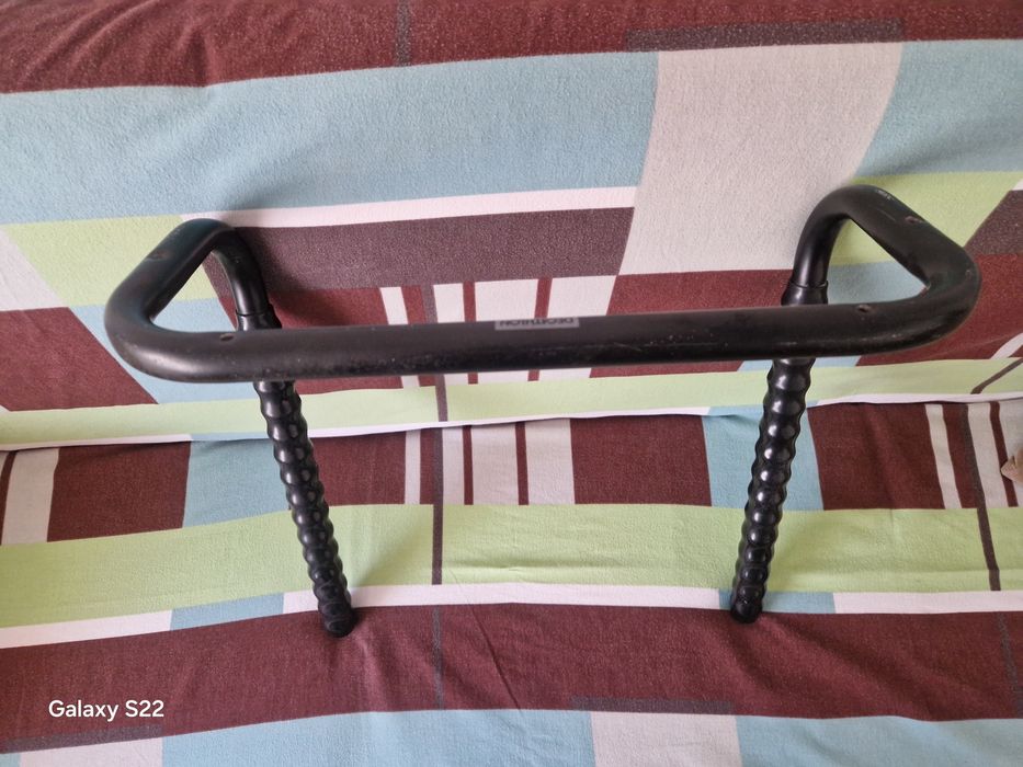 Suporte de bicicleta para parede - 20 € . Ler descriçãooooo

Em bom estado, só com algum pó !!! 

Não faço envios nem deslocações.