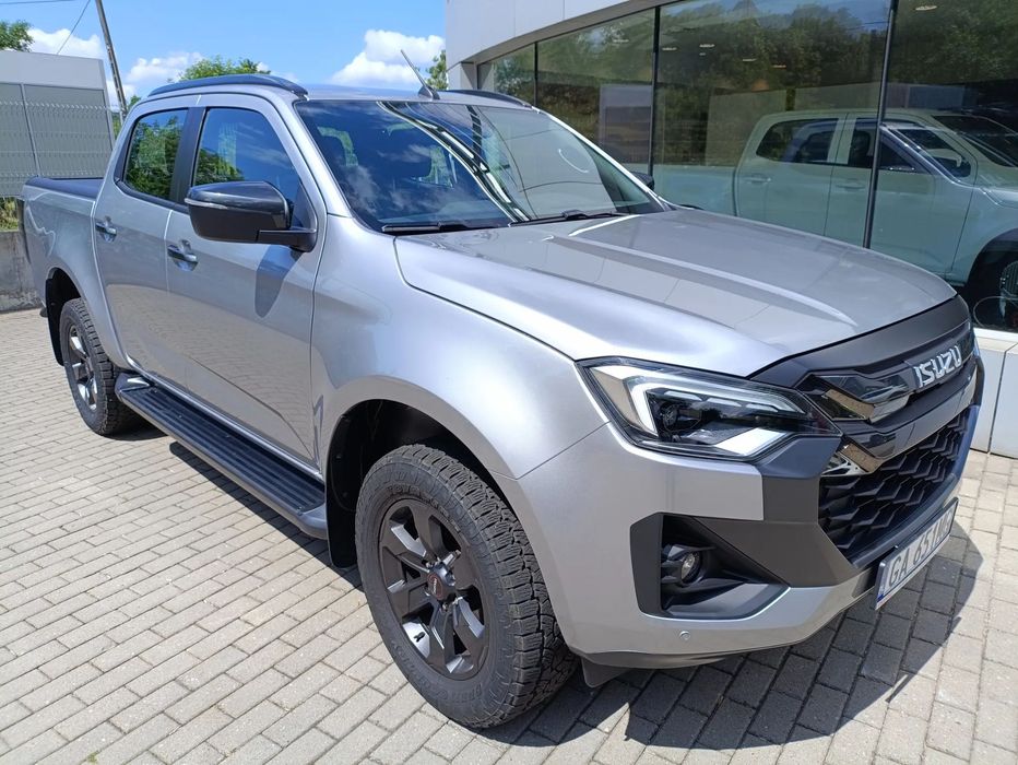 Isuzu D-Max Opony A/T | Hak holowniczy | Roleta paki | Gwarancja do 2030