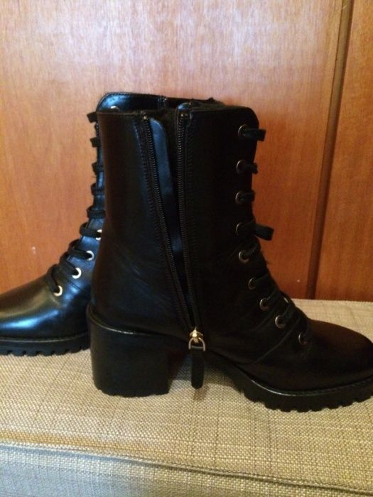 2 pares de botas da Uterque, pretas e bordeau, nº 36, novas