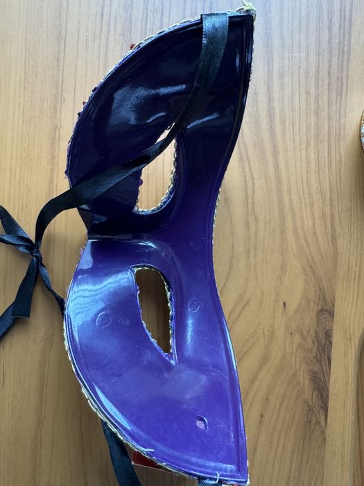 Маска карнавальна нова