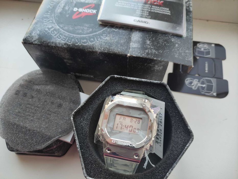 часы наручные Casio G-shock GM-5600SCM-1E