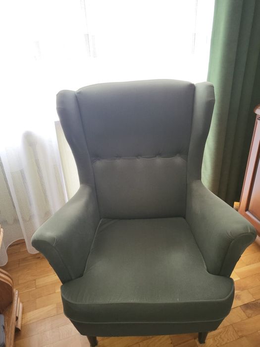 Sofa, pufa i dwa fotele