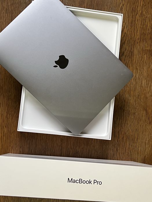 MacBook Pro (13-inch, Four Thunderbolt 3 Ports, 2018)