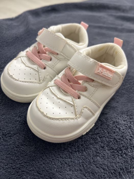 Кросівки для дівчинки