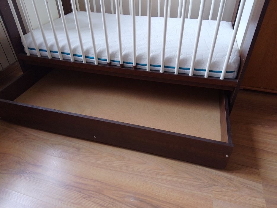 Łóżeczko niemowlęce regulowane Klupś Safari Żyrafka szuflada materac