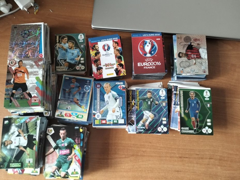 Sprzedam karty piłkarskie