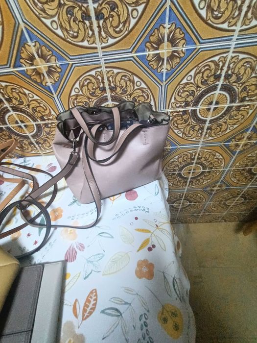 Vendo Malas e Carteiras