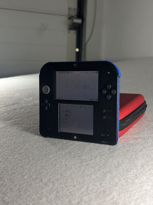 Nintendo 2DS czarno-niebieski + etui – sprawny