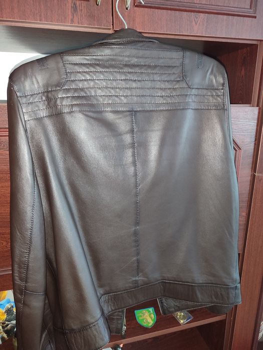 Шкіряна осіння куртка