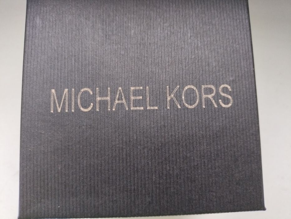 Продам часы michael kors