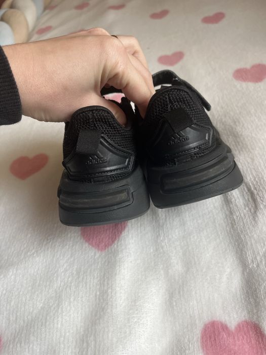 кросівки  Adidas