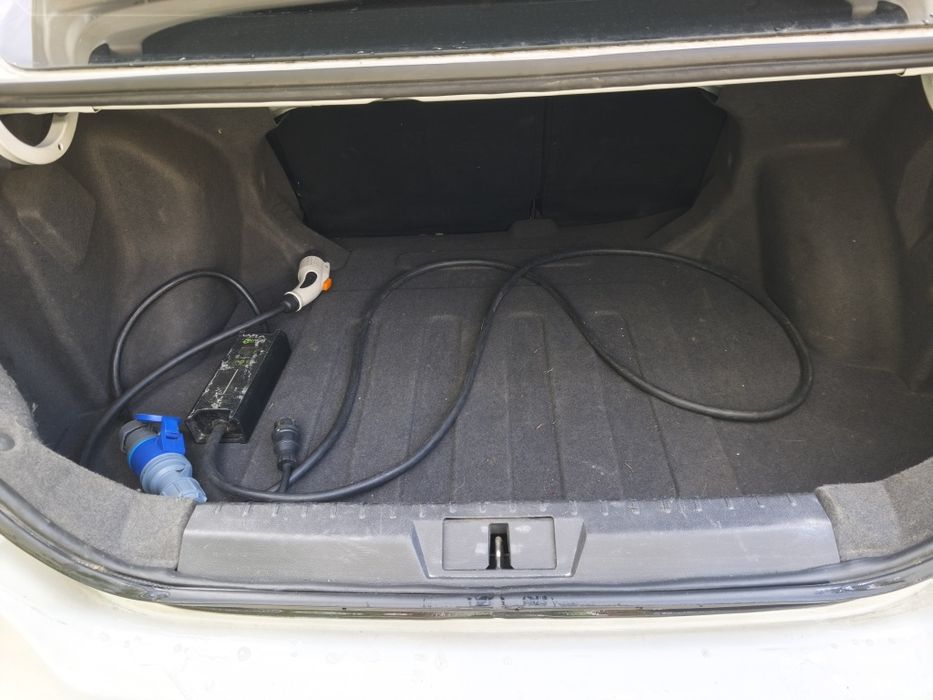 Продам  Geely England ev253