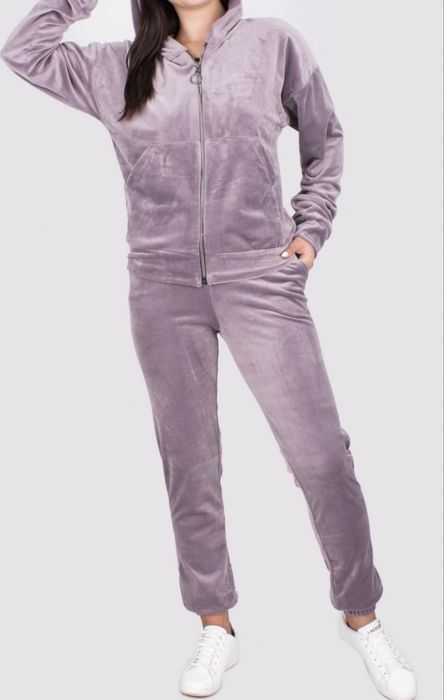 Костюм жіночий велюровий,розмір хл