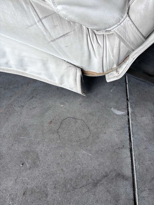 Sofá/espreguiçadeira de pele branca - Qtd. 1 Und.
