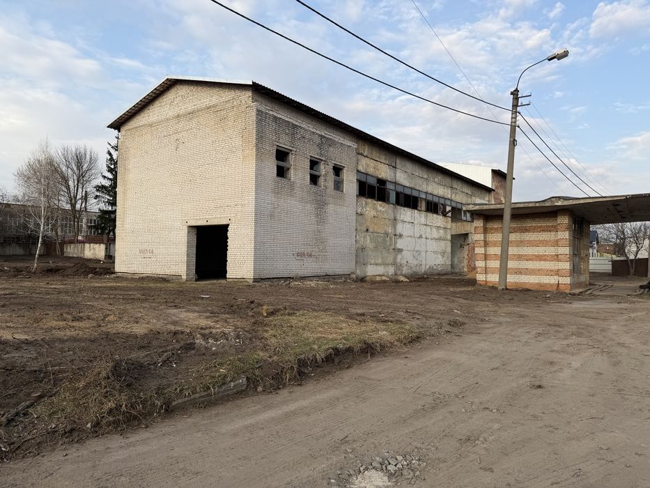 Майновий комплекс-Складське приміщення 700кв.м з адмінбудівлею