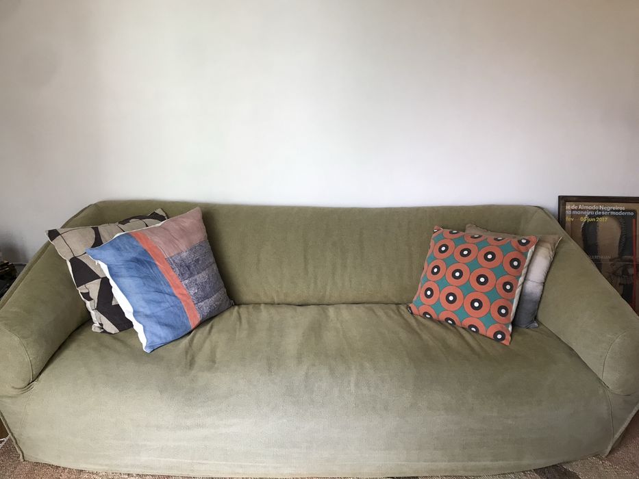 Sofá 3 lugares area store cor mostarda