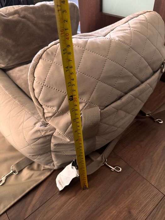 Siedzenie samochodowe dla psa