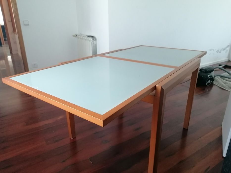 Mesa extensível.