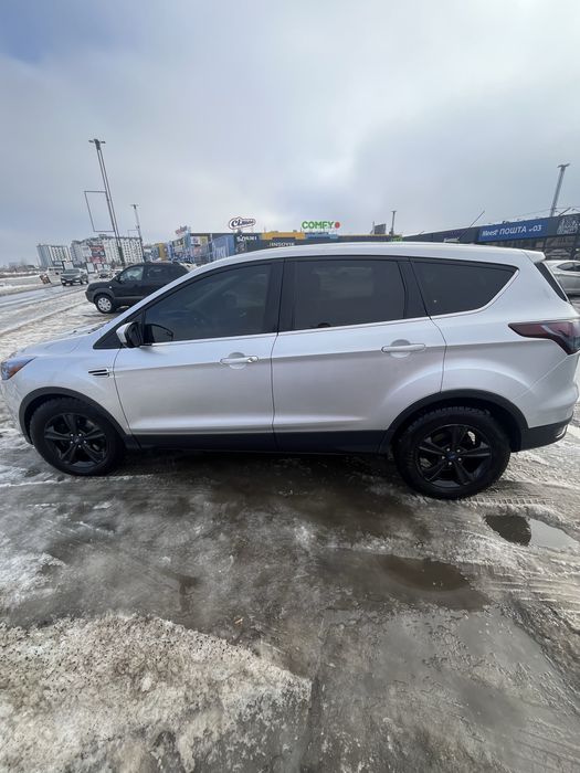 Продаи Ford Escape