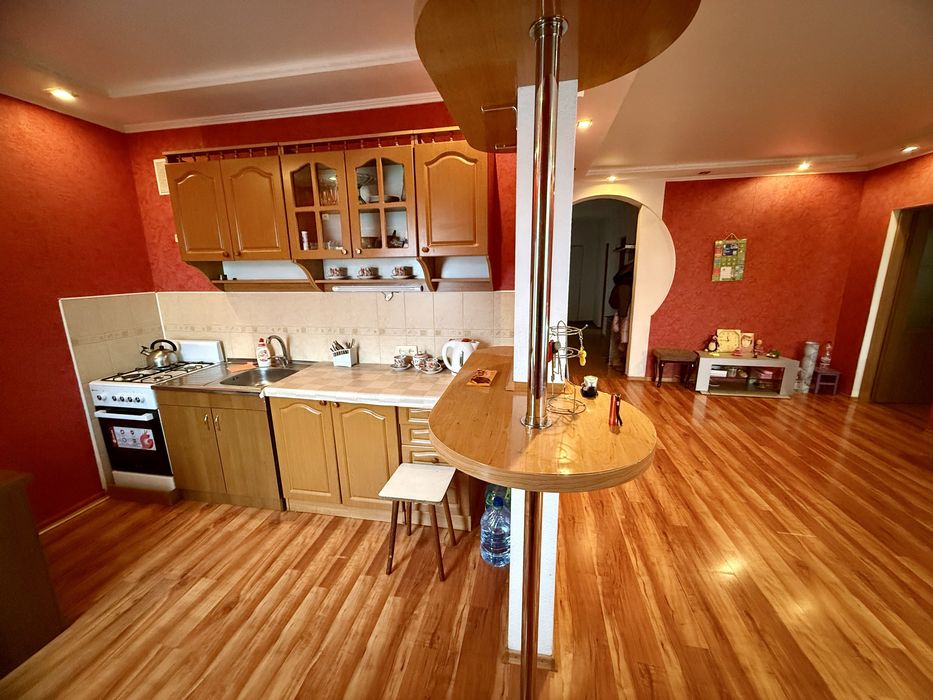 Продам 4х комнатную квартиру, л/б, 4 мкрн. А