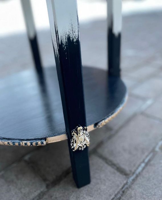 Тумба приліжкова