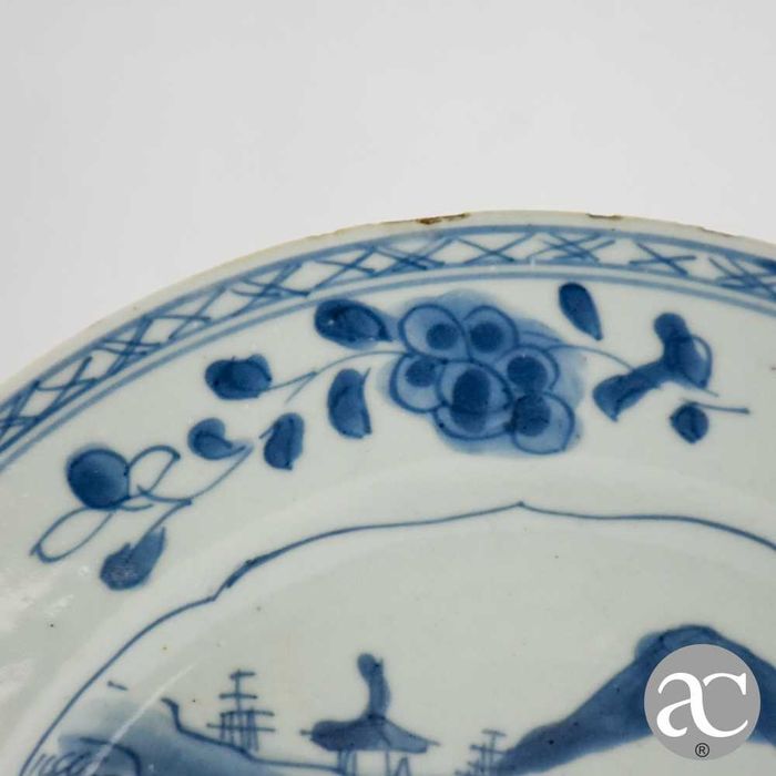 Prato em porcelana da China, período Qianlong, séc. XVIII