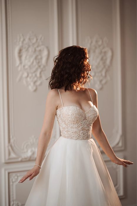 Випускна/весільна/вечірня сукня з мереживним корсетом обшитим бісером