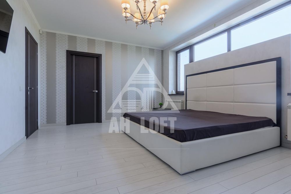 Будинок для великої родини, з басейном