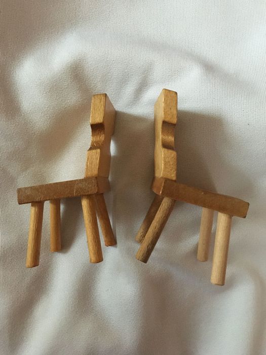 Krzesełka drewniane dla lalek, vintage, 2 szt