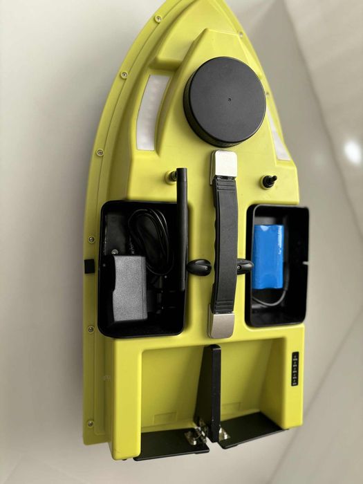 Łódka zanętowa zdalnie sterowana z pilotem [295]