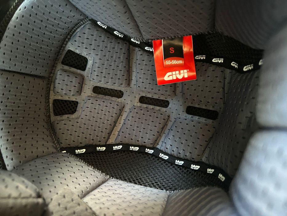 Capacete novo, preto, tamanho S, com protecção/saco