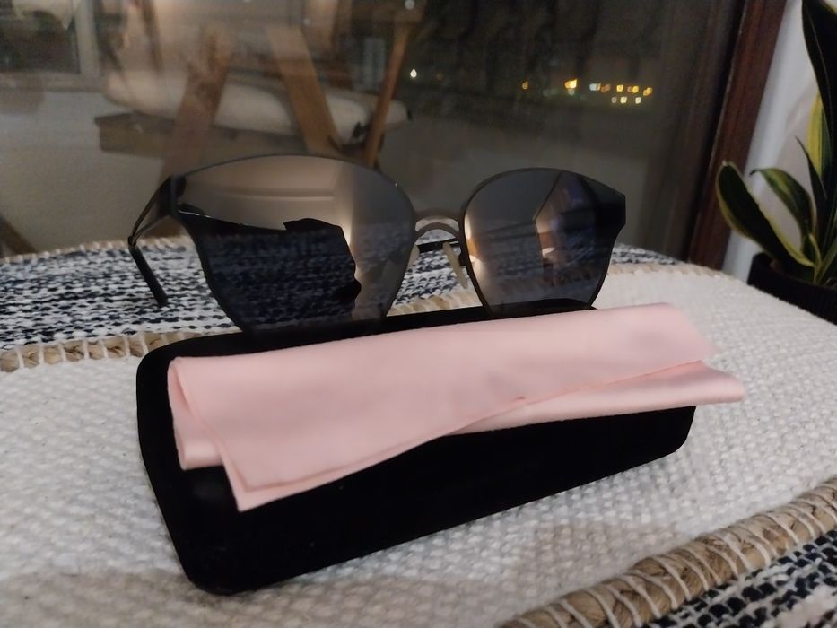 Óculos  de sol em preto