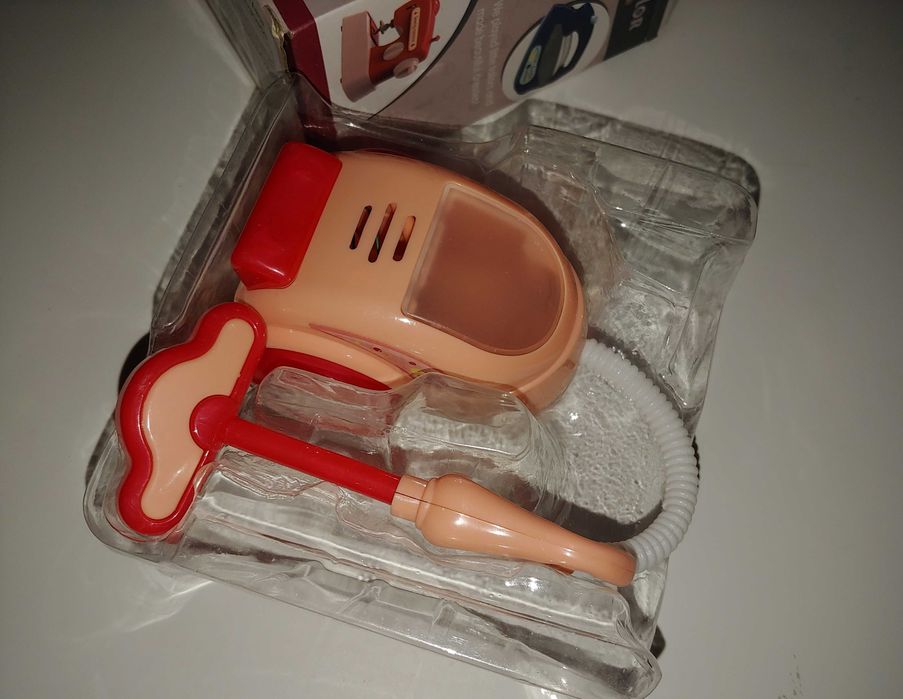 Детские игрушки Пылесос с подсветкой и звуком для кукол Барби