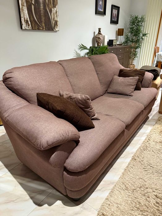 Sofá em tecido castanho em muito bom estado