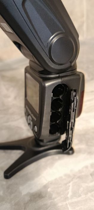 Продам спалах до Canon