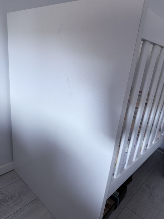 Solidne biale lozeczko z materacem 120x60