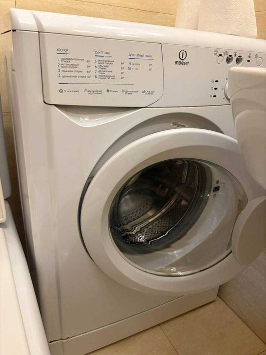 Пральна машина Indesit (вузька) на запчастини