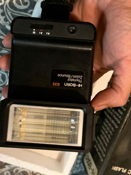 Flash Hi-Born 635 camera 35mm zoom/bounce