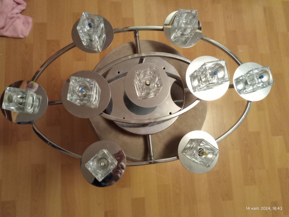 Люстра  на стелю