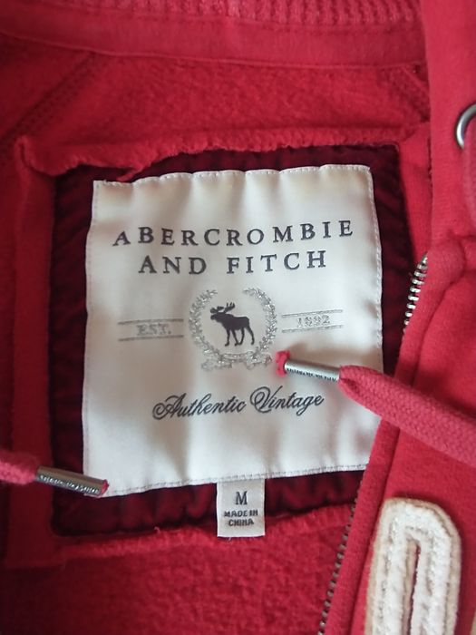 Abercrombie & Fitch bluza z kapturem