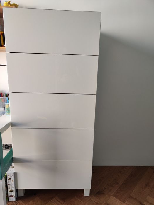 Komoda IKEA BESTÅ Besta – 5 szuflad biała ze szkłem/szybą