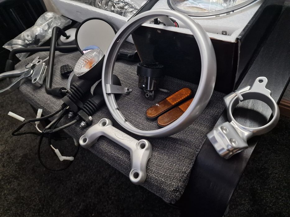 Peças diversas para Triumph Street Twin 900 ano 2016