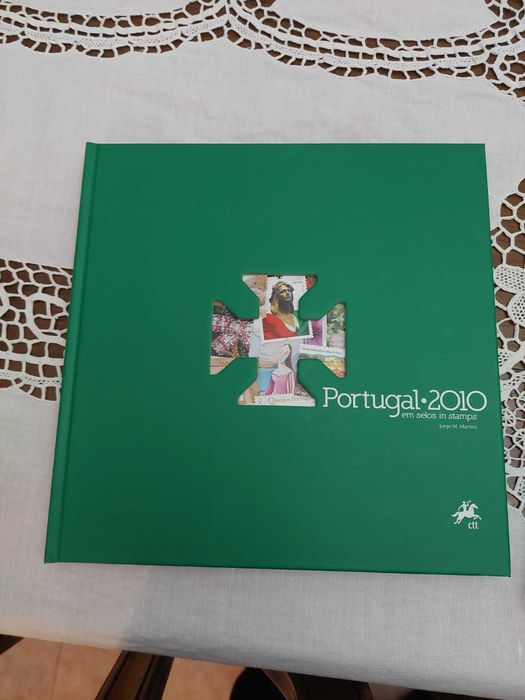 Livro «Portugal em Selos 2010» CTT