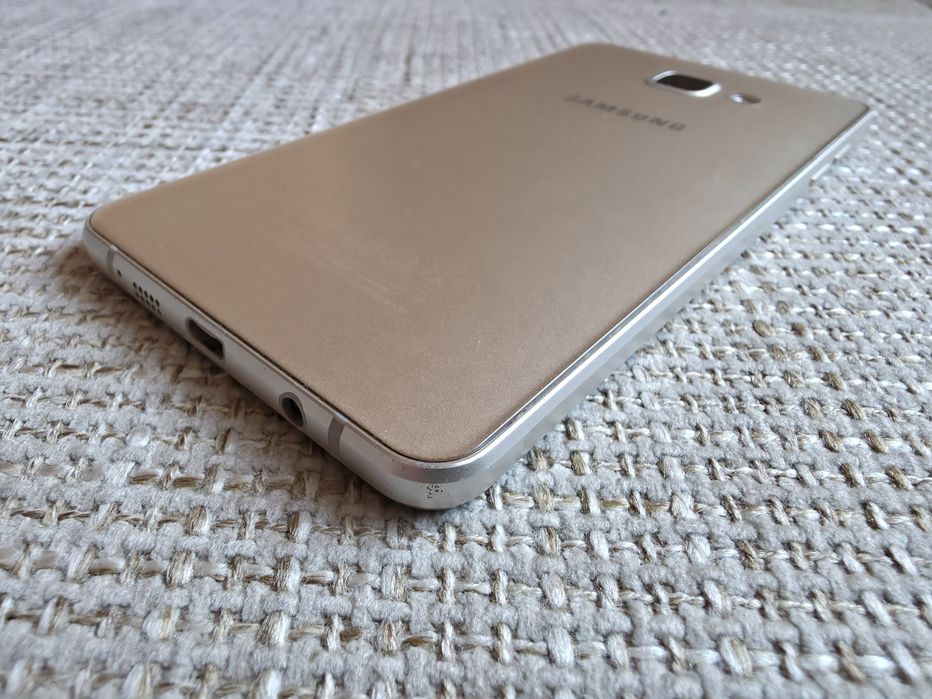 Мобільний телефон Samsung Galaxy A7 Dual sim 3/16Gb