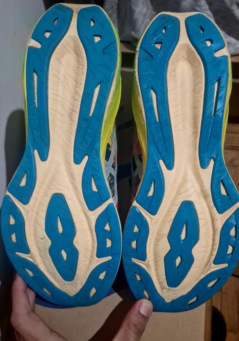 Asics Novablast 3 (Tam. 47) – 90km – Com Caixa