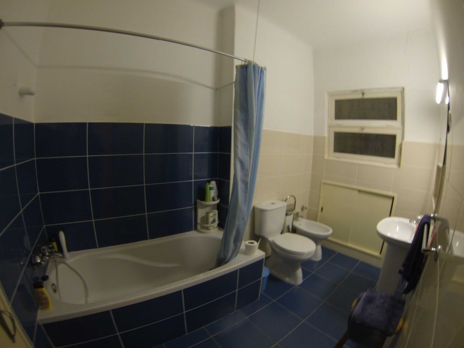 Quarto no centro de Portimão com varanda