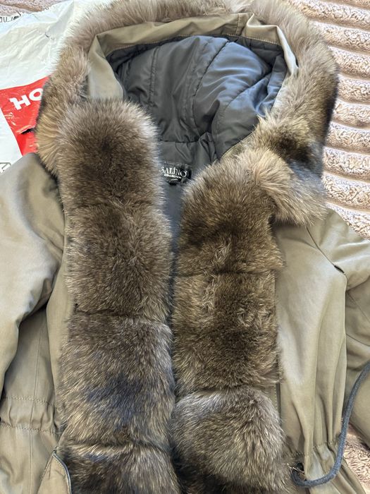 Продам парку с натуральным мехом